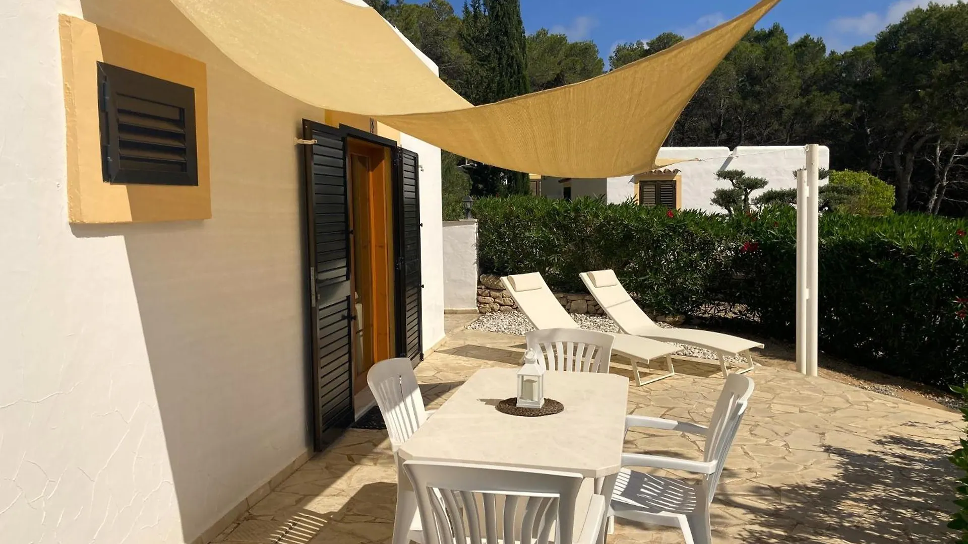 Apartamentos Pinosol Santa Eularia des Riu Spain